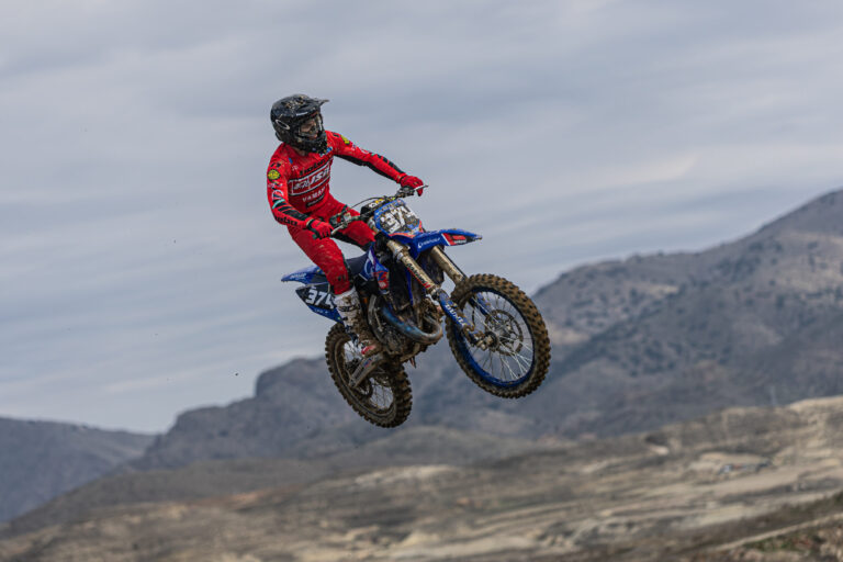 Fernández, Reisulis y Riba, protagonistas en el arranque del Motocross Élite