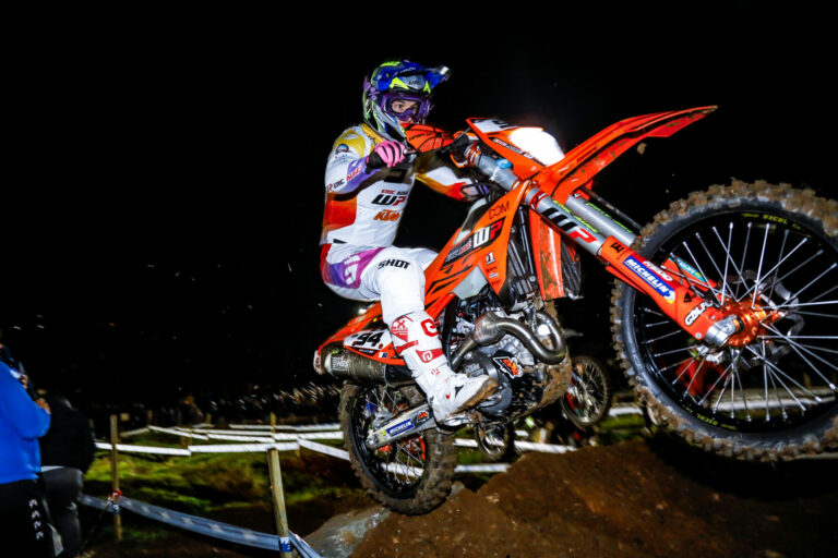 Rodillera de prevención y protección en motociclismo: la tecnología DonJoy®